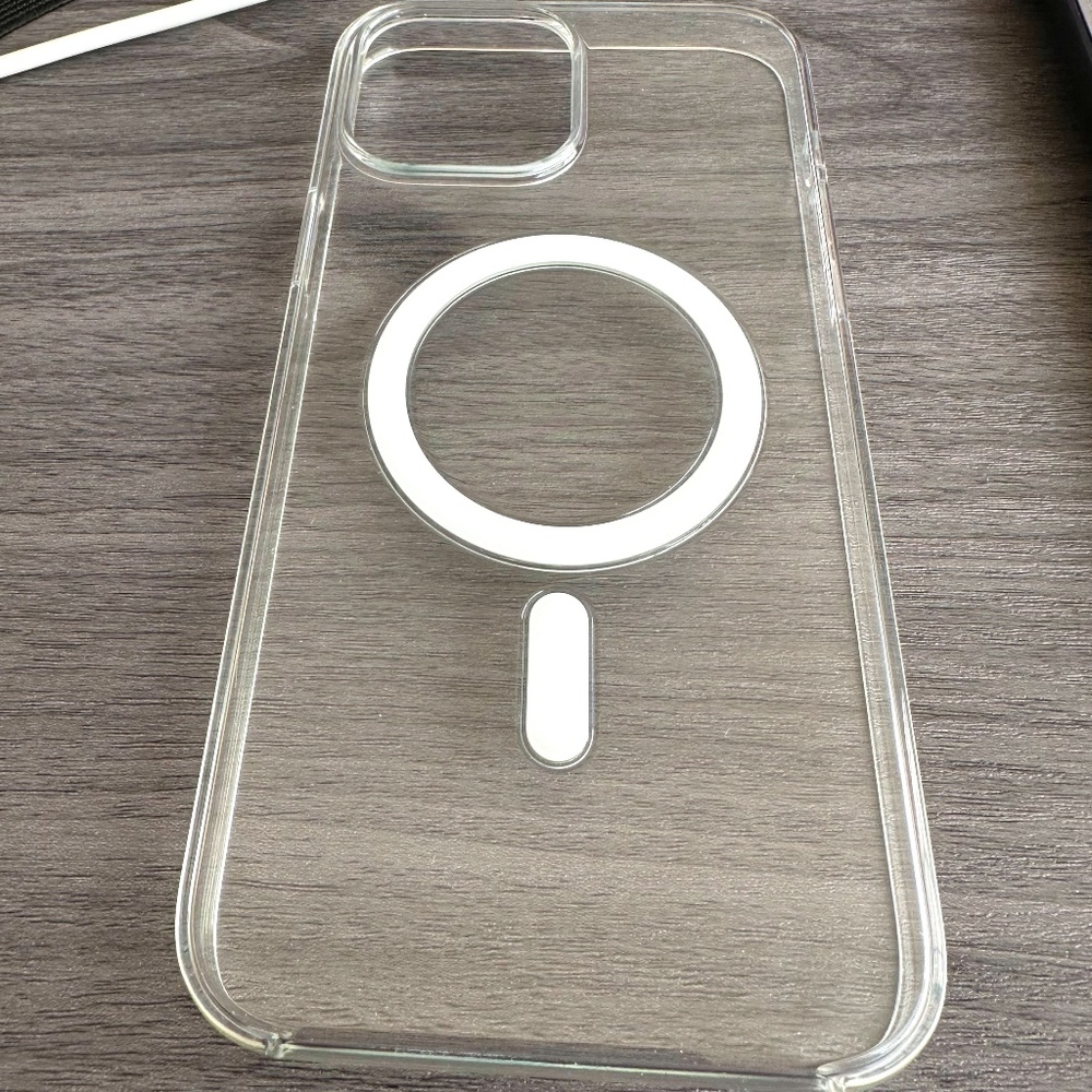 Apple Clear Case With Magsafe